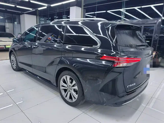 Toyota Sienna — Фото автомобиля 13
