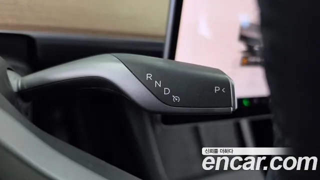Tesla Model Y — Фото автомобиля 12