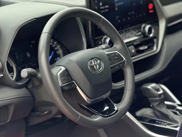 Toyota Highlander — Фото автомобиля 14