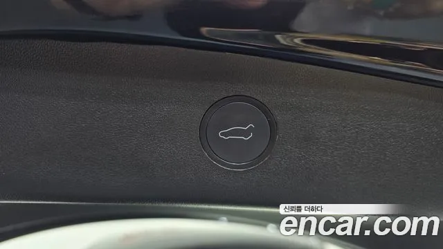 Tesla Model 3 — Фото автомобиля 16