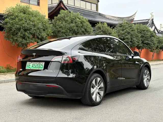 Tesla Model Y — Фото автомобиля 7