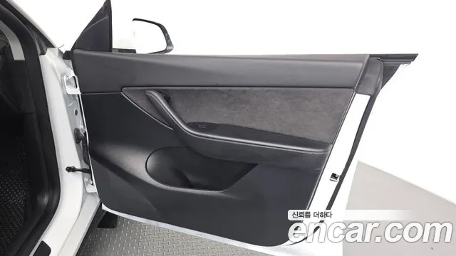 Tesla Model Y — Фото автомобиля 13