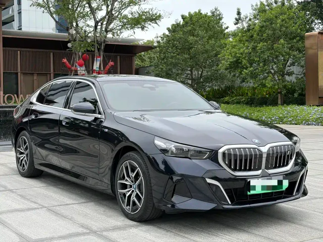 BMW i5 — Фото автомобиля 3