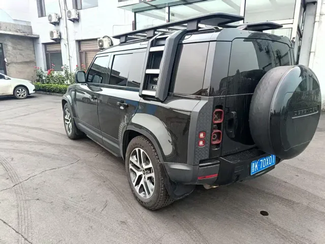 Land Rover Defender — Фото автомобиля 15
