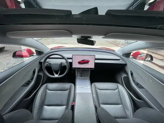 Tesla Model 3 — Фото автомобиля 5
