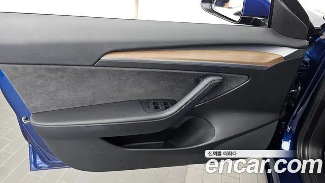 Tesla Model 3 — Фото автомобиля 20