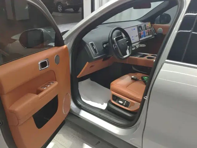 Li Auto L9 — Фото автомобиля 15
