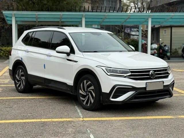 Volkswagen Tiguan L — Фото автомобиля 3