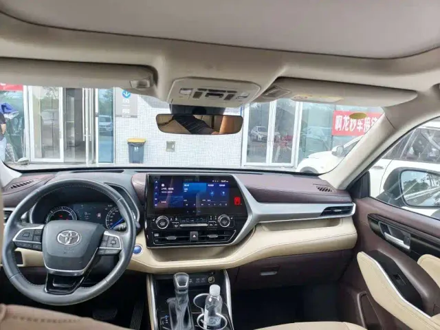 Toyota Highlander — Фото автомобиля 6