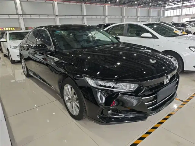 Honda Accord — Фото автомобиля 3