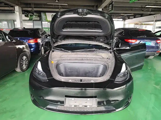 Tesla Model Y — Фото автомобиля 19