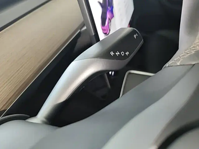 Tesla Model Y — Фото автомобиля 13