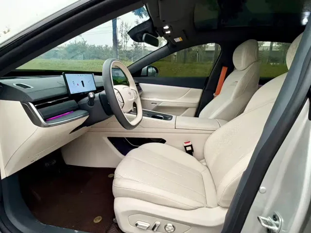 Dongfeng eπ 007 — Фото автомобиля 3