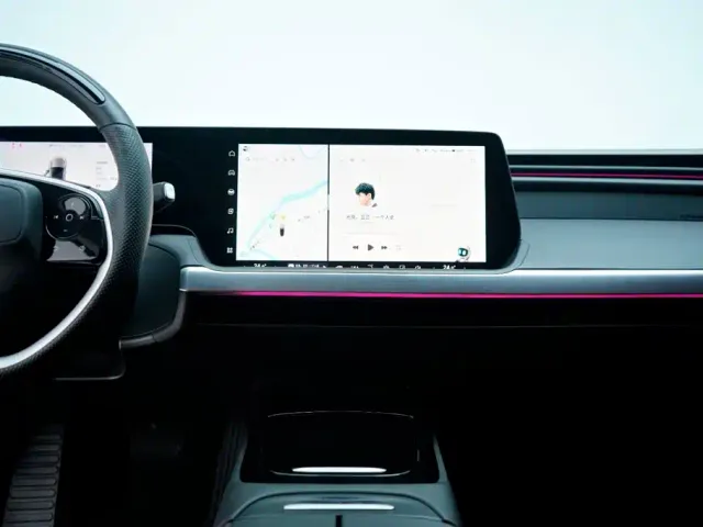 Xpeng P7 — Фото автомобиля 12