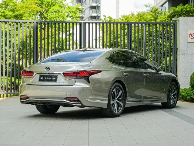 Lexus LS — Фото автомобиля 4