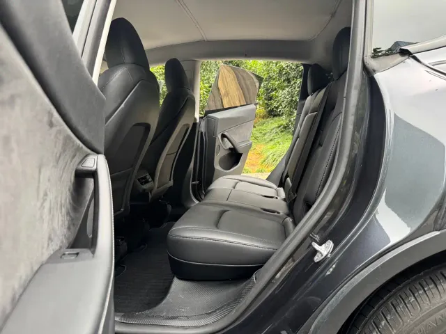 Tesla Model Y — Фото автомобиля 10