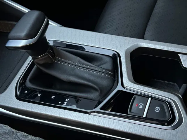 Geely Emgrand — Фото автомобиля 12