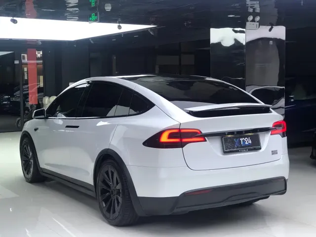 Tesla Model X — Фото автомобиля 4