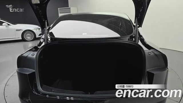 Tesla Model 3 — Фото автомобиля 26