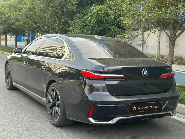 BMW 7 Series — Фото автомобиля 6