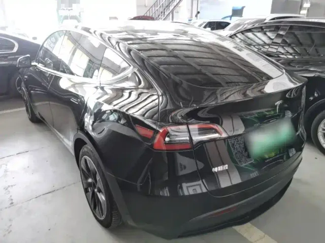 Tesla Model Y — Фото автомобиля 4