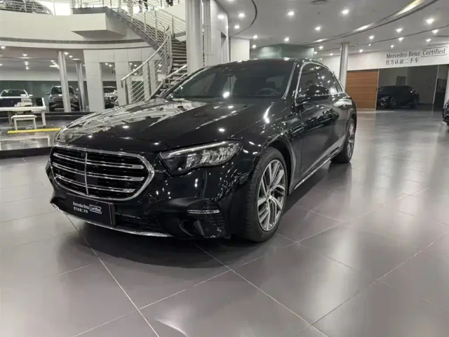 Фотография автомобиля — Mercedes-Benz E-Class
