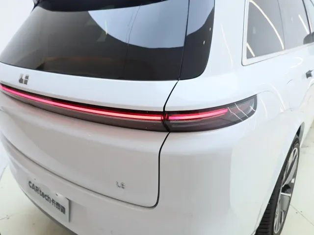 Li Auto L8 — Фото автомобиля 18