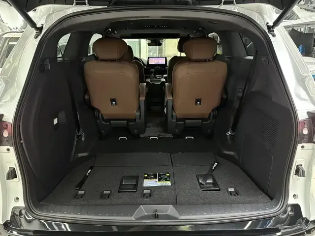 Toyota Sienna — Фото автомобиля 3