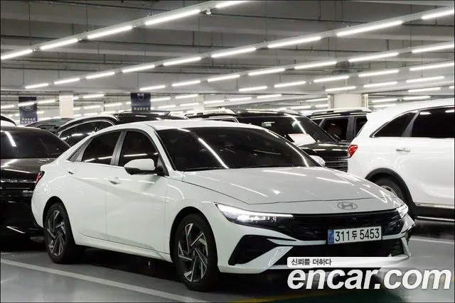 Hyundai Avante CN7 — Фото автомобиля 3