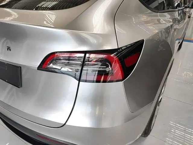 Tesla Model Y — Фото автомобиля 7