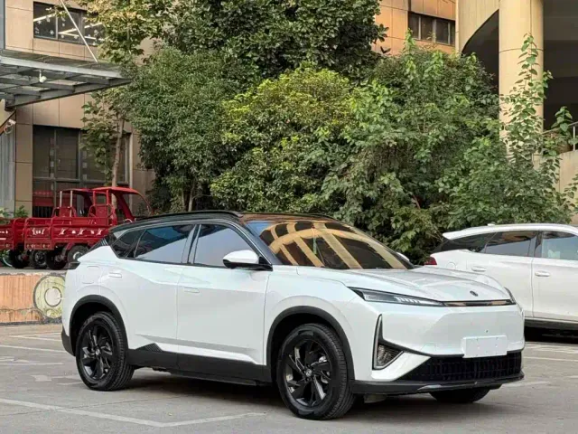 Dongfeng Fengshen L7 — Фото автомобиля 3