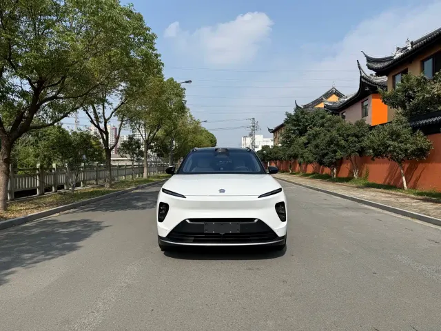 Nio ES8 — Фото автомобиля 2
