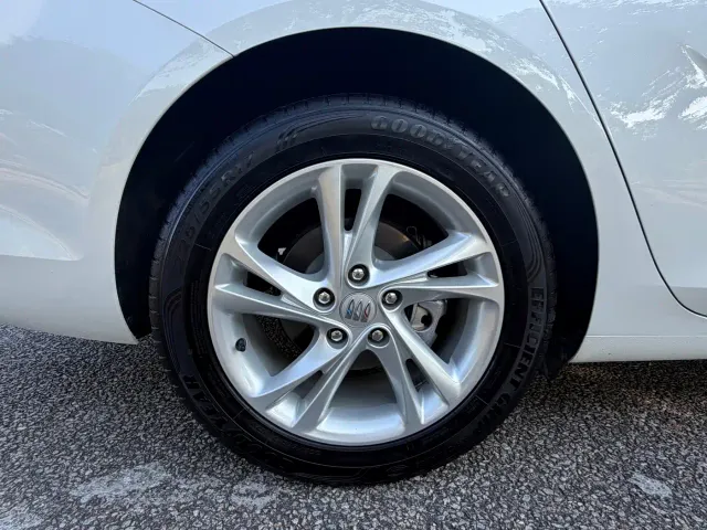 Buick Regal — Фото автомобиля 13