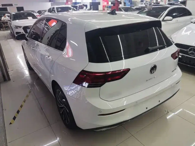 Volkswagen Golf 2023 280TSI DSG Pro — Фото автомобиля 4