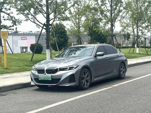 Фотография автомобиля — BMW i3