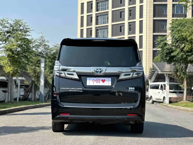 Toyota Vellfire — Фото автомобиля 12