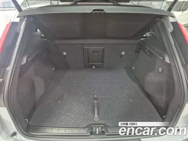 Volvo XC40 — Фото автомобиля 17