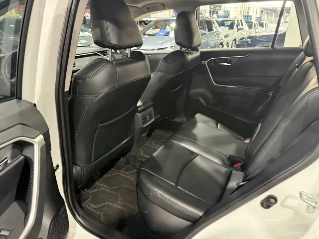 Toyota RAV4 — Фото автомобиля 8