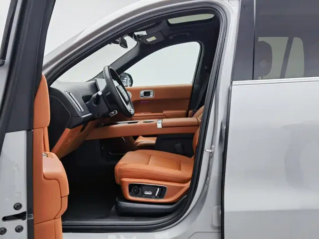 Li Auto L8 — Фото автомобиля 10