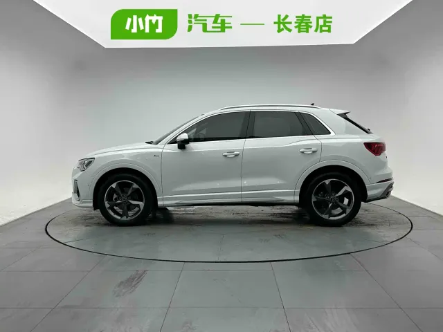 Audi Q3 — Фото автомобиля 3
