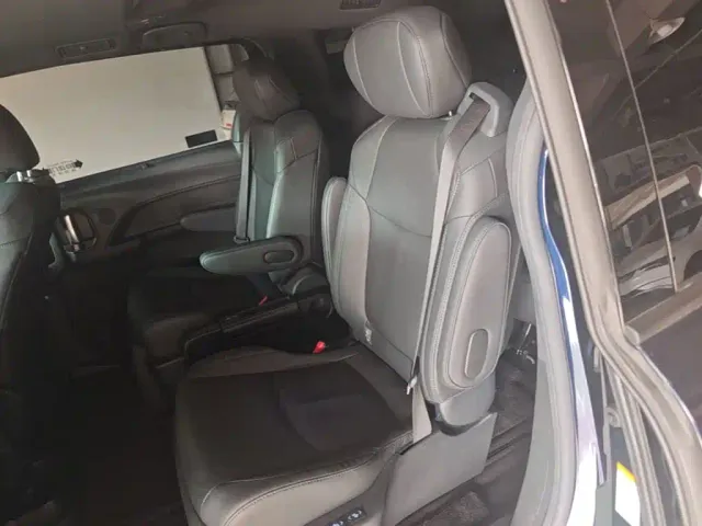 Toyota Sienna — Фото автомобиля 16