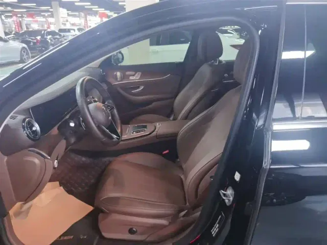 Mercedes-Benz E-Class — Фото автомобиля 14