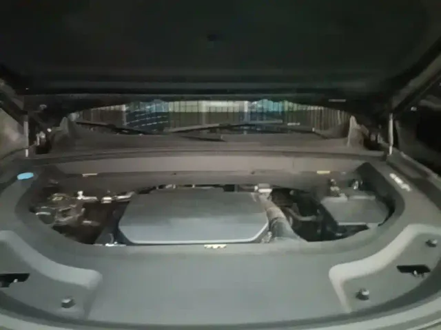 Li Auto L8 — Фото автомобиля 19