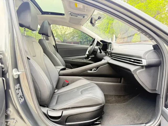 Hyundai Elantra — Фото автомобиля 12