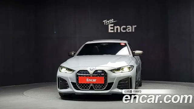 BMW i4 — Фото автомобиля 3