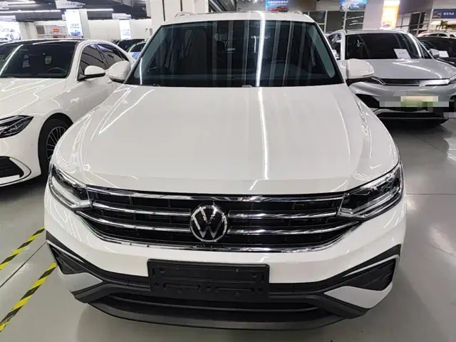 Volkswagen Tiguan L — Фото автомобиля 2