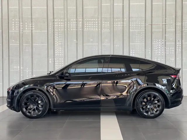 Tesla Model Y — Фото автомобиля 8