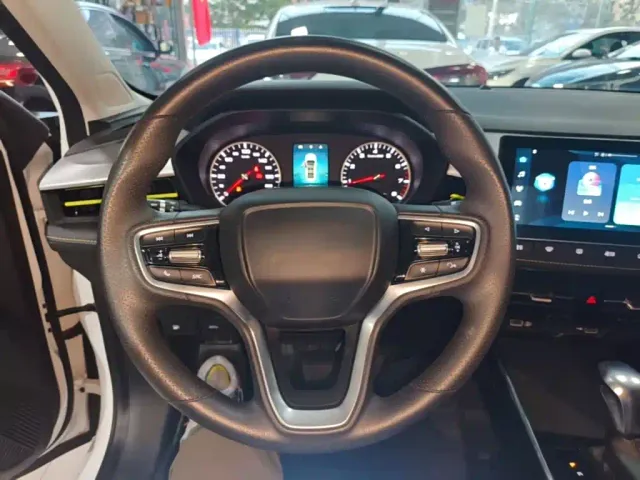 Roewe i5 — Фото автомобиля 10