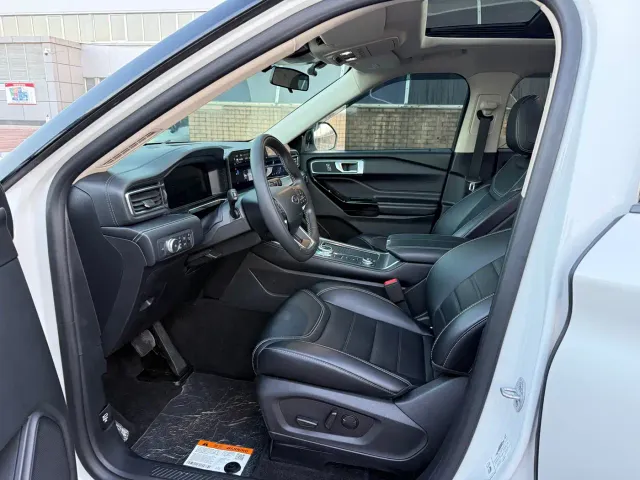 Ford Explorer — Фото автомобиля 5