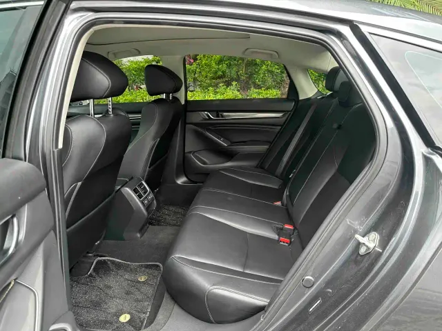 Honda Accord — Фото автомобиля 9